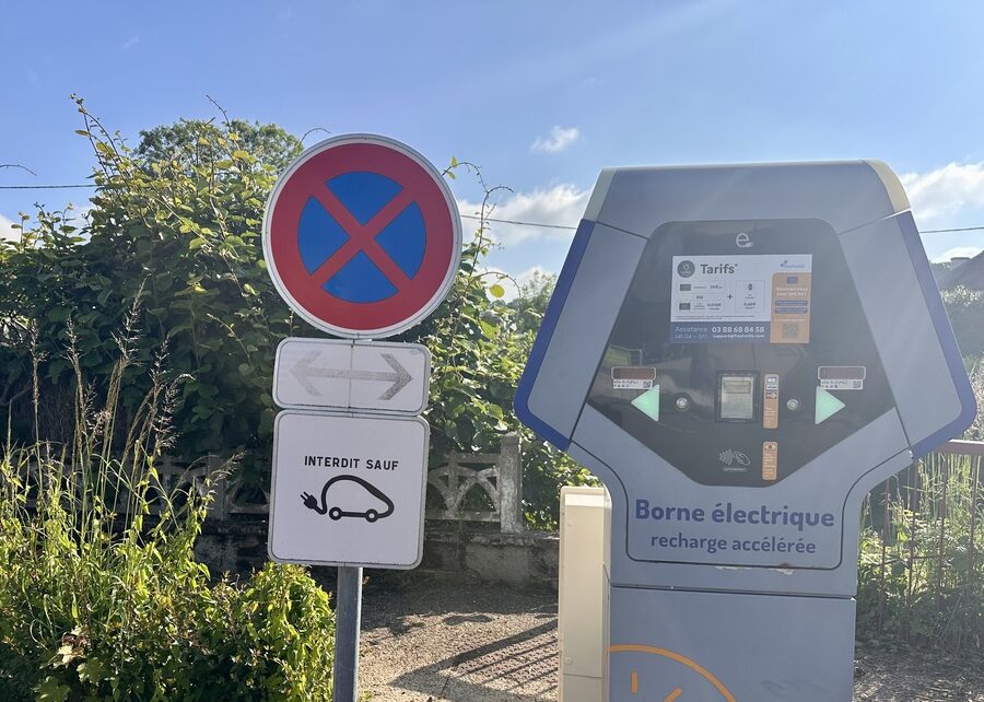Borne de recharge à Rohan